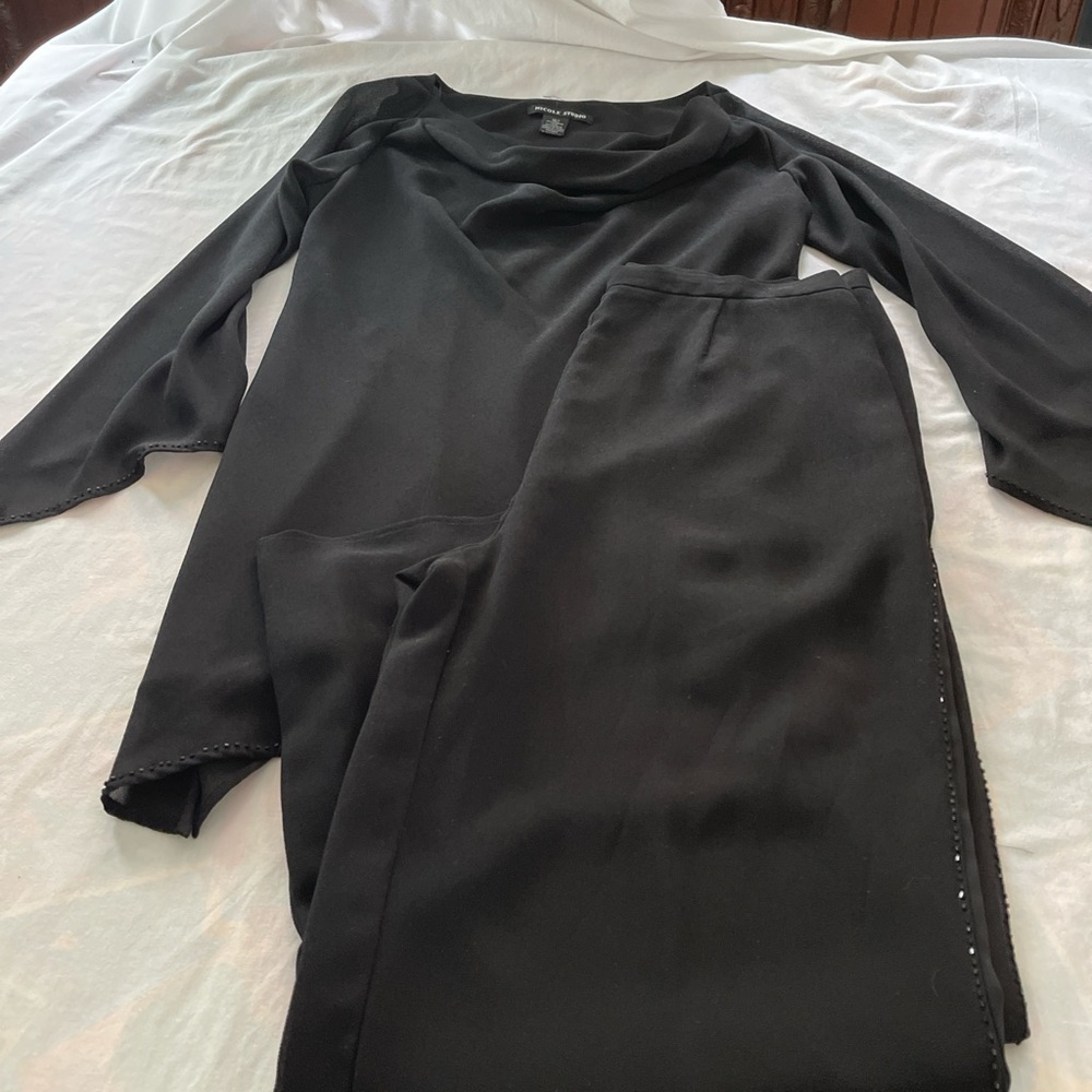 Nicole Studio Elegant Women's outfit